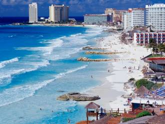Cancun_Shoreline,_Mexico