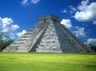 Pyramid_of_Kukulkan,_Chichen_Itza,_Yucatan_Peninsula,_Mex...
