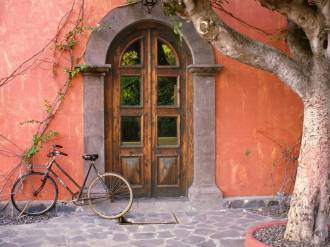 Doorway_and_Bicycle,_Loreto,_Mexico