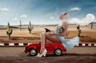 Funny_wallpapers_The_girl_in_the_red_car_009132_